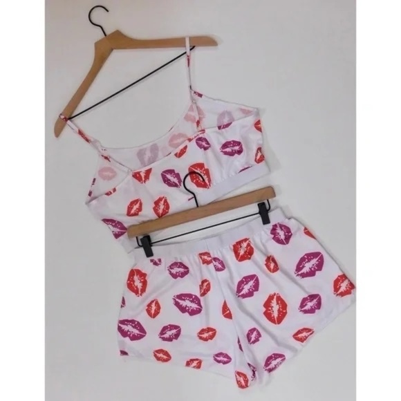 NEW!! HOT LIPS Lipstick Kiss Cropped Loungewear Two Piece Set Top Shorts X-Large - Picture 6 of 10